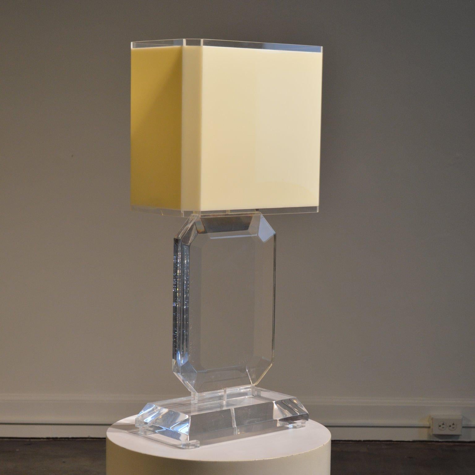Large Lucite Gem Table lamp with Acrylic Shade 1970's For Sale 3