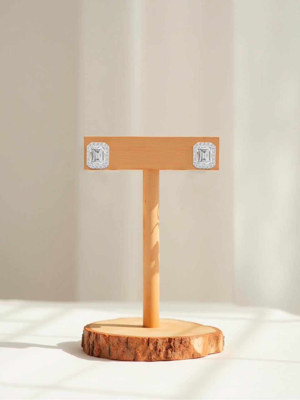 Boucles d'oreilles halo en moissanite taille émeraude, clous d'oreilles en vente 3