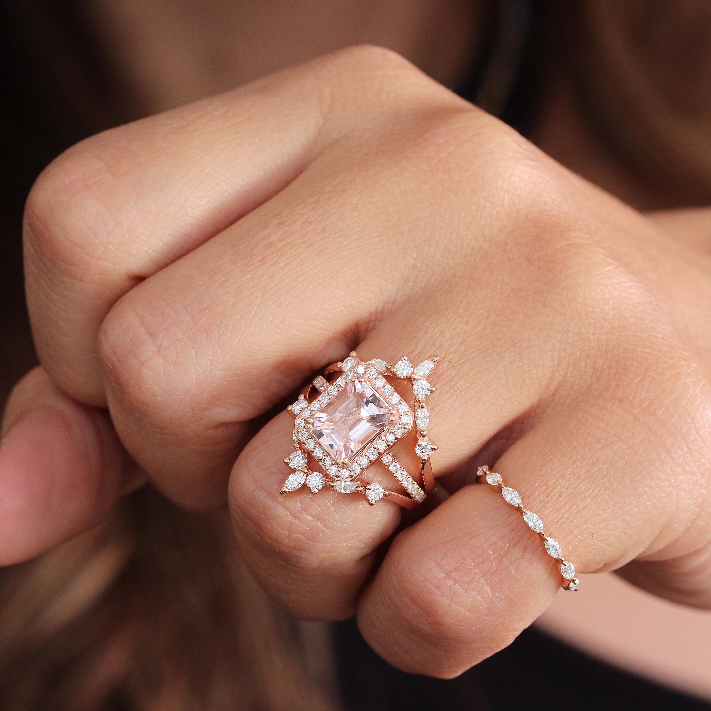 Art déco Naomi, bague de fiançailles avec halo de diamants et morganite taille émeraude en vente