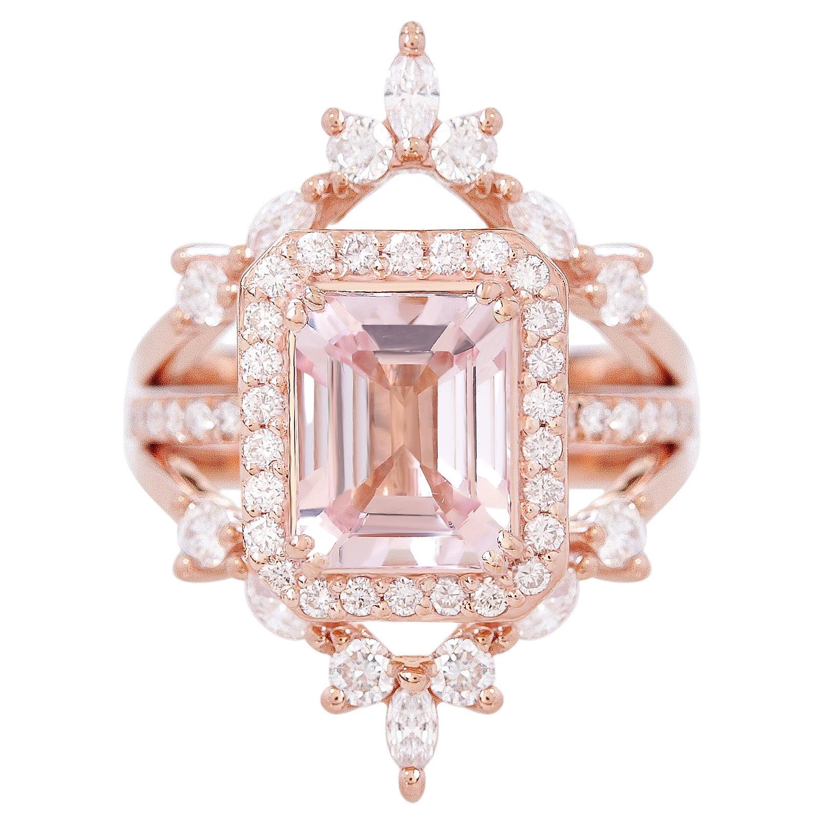 Naomi, bague de fiançailles avec halo de diamants et morganite taille émeraude en vente
