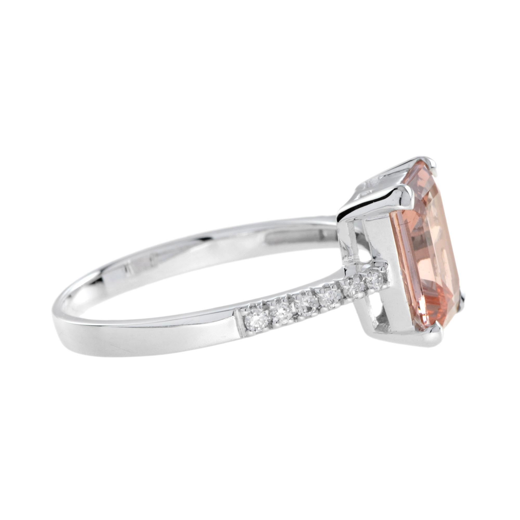 Art déco Bague de fiançailles en or blanc 18 carats Morganite taille émeraude et diamant en vente