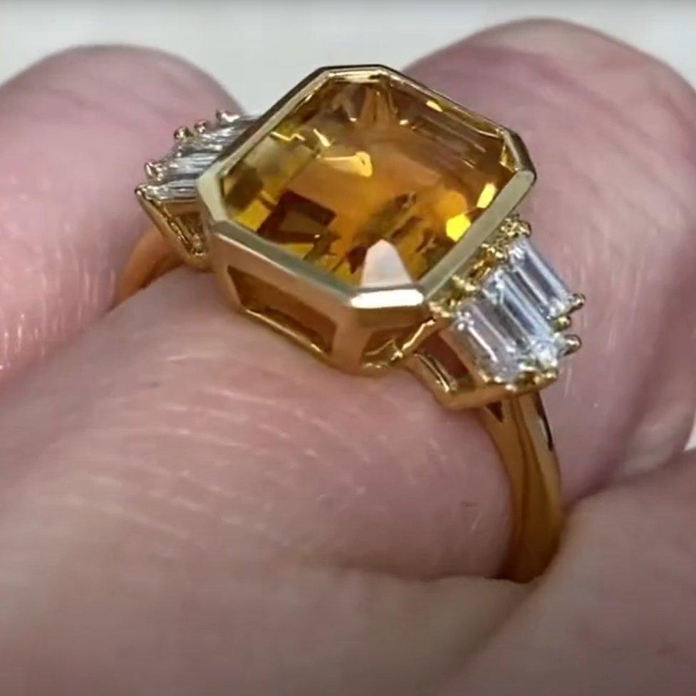 Emerald Cut Natural Citrine Ring (Approx. 3.3-Carats), 18k Yellow Gold In Excellent Condition For Sale In New York, NY