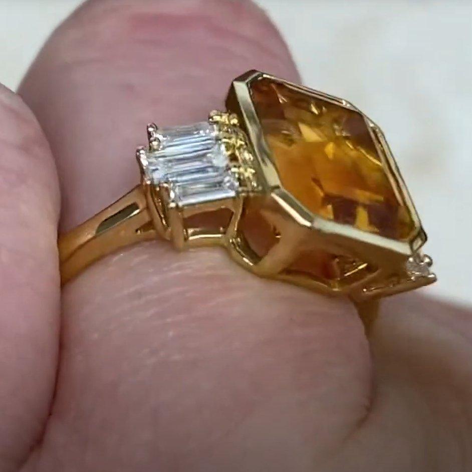 Ring aus 18 Karat Gelbgold mit natürlichem Citrin im Smaragdschliff ( ca. 3.3 Karat), Smaragdschliff im Zustand „Hervorragend“ im Angebot in New York, NY