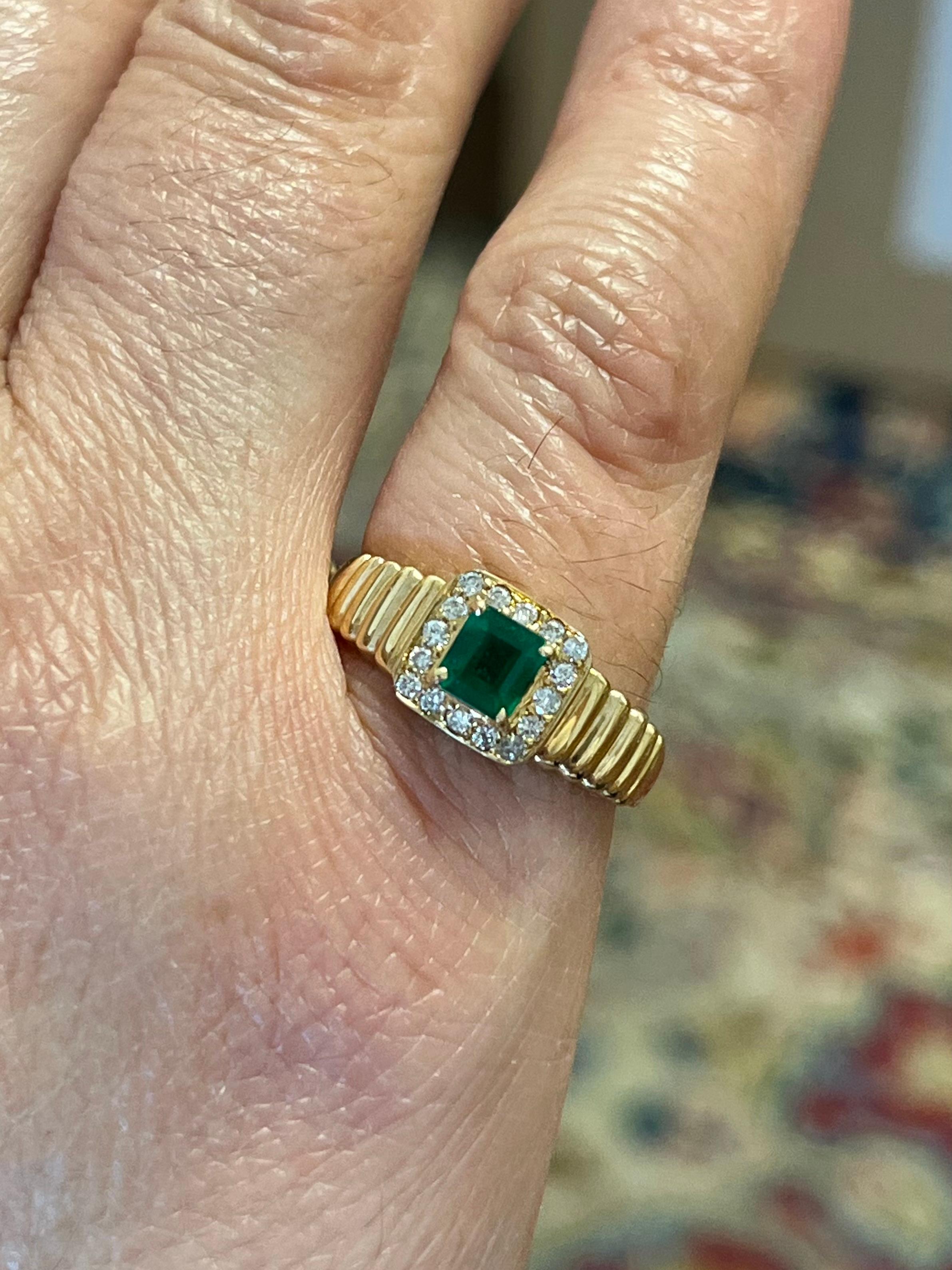 Women's Emerald Cut Natural Emerald and Round Diamond Halo 18k Yellow Gold Ribbed Ring For Sale