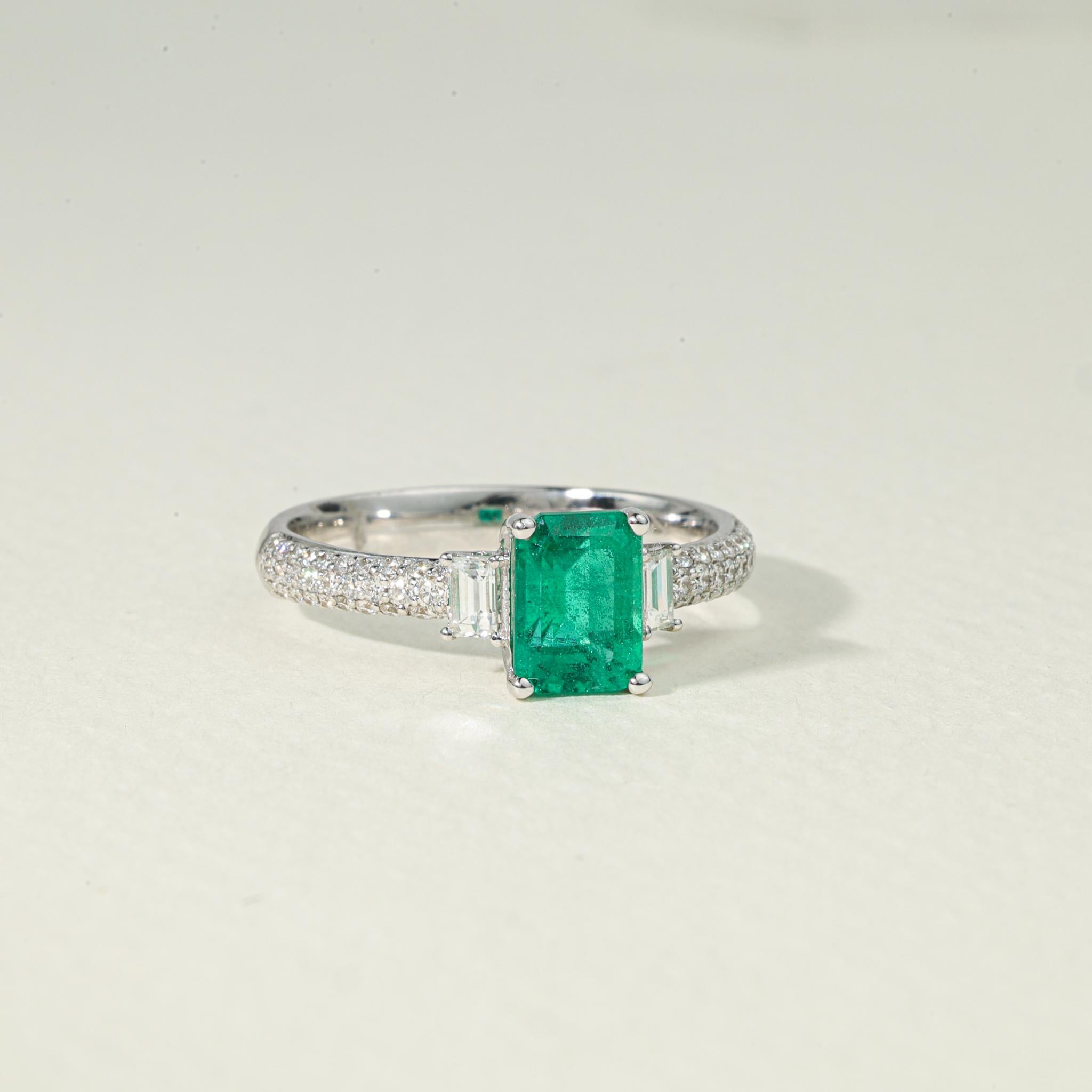Emerald Cut Natural Emerald Diamond Cocktail Engagement Ring 18k White Gold In New Condition For Sale In Jaipur, RJ