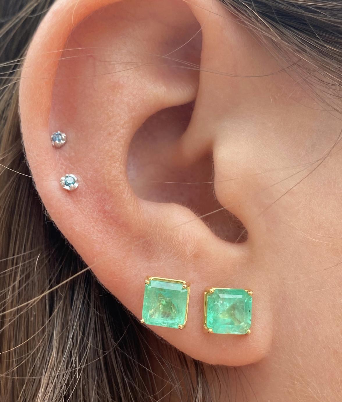 Emerald Cut Natural Emerald Stud Earrings in 18k Solid Yellow Gold In New Condition For Sale In Miami, FL