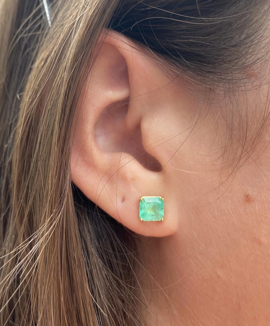 Women's or Men's Emerald Cut Natural Emerald Stud Earrings in 18k Solid Yellow Gold For Sale