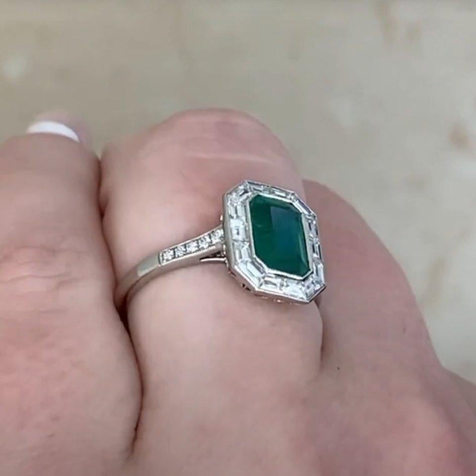 Anillo con halo de esmeralda verde natural talla esmeralda (aprox. 1,50 quilates), platino Corte esmeralda en venta