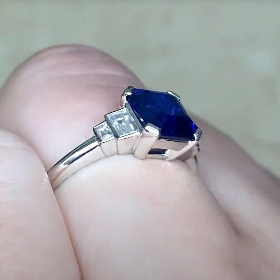 Verlobungsring mit natürlichem Saphir im Smaragdschliff (ca. 1,60 Karat), Platin im Zustand „Hervorragend“ im Angebot in New York, NY