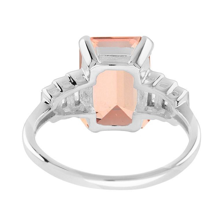 Emerald Cut Peach Orange Morganite & Baguette Diamond Solitaire White Gold Ring (Smaragdschliff) im Angebot