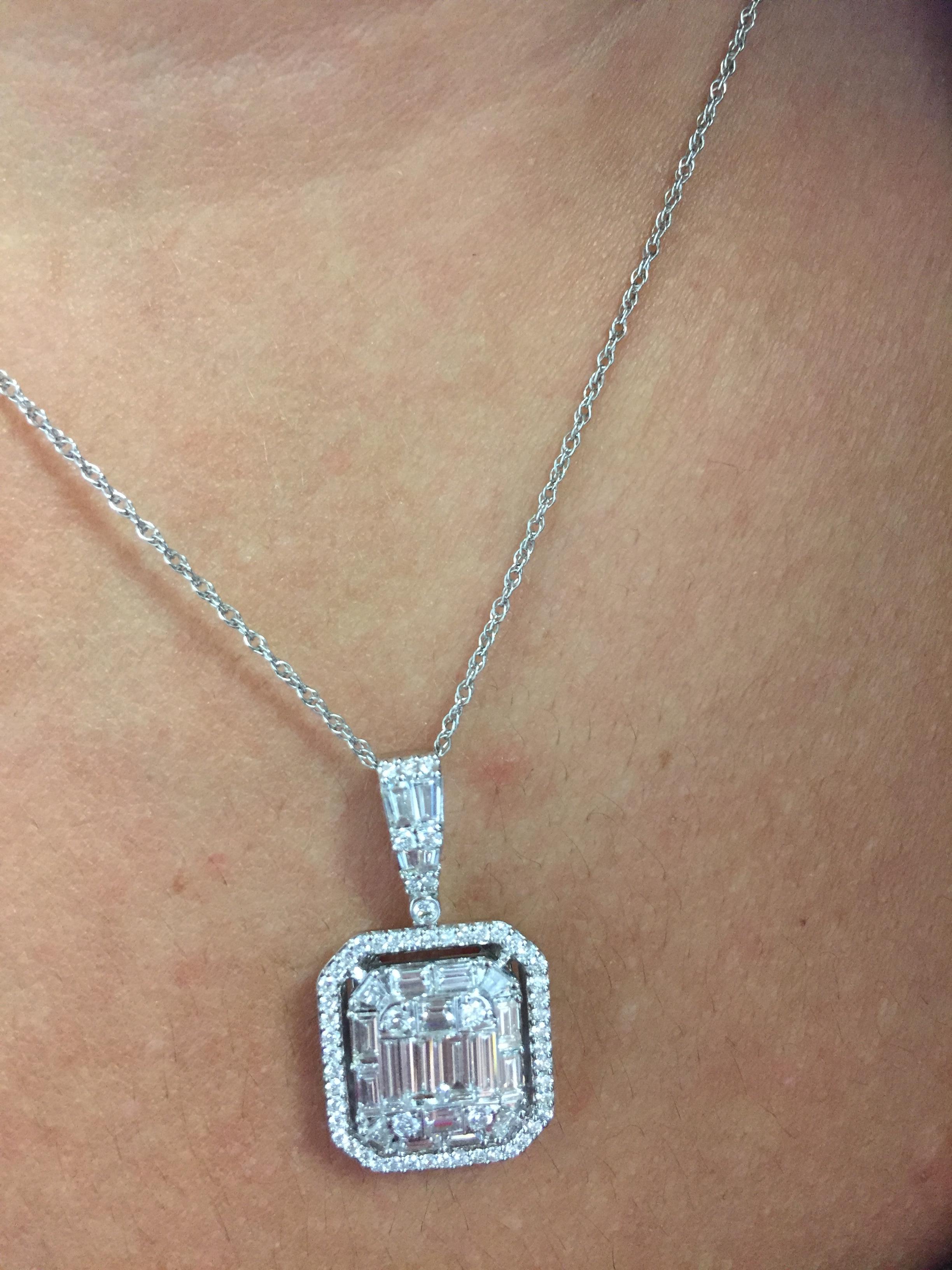 Emerald Cut Pendant 18 Karat White Gold For Sale 3