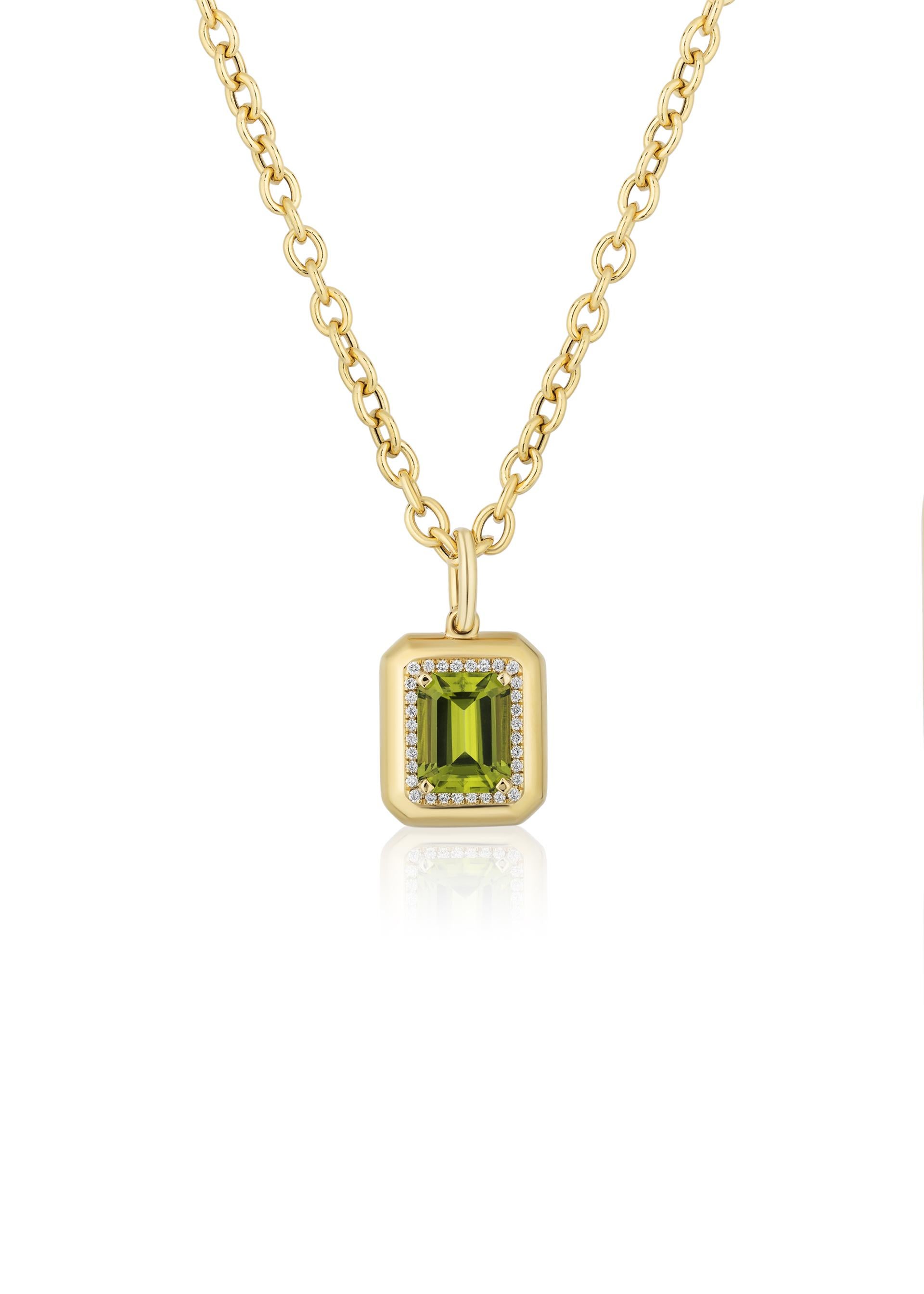 Pendentif en or jaune 18 carats avec péridot taille émeraude et diamant en vente 3