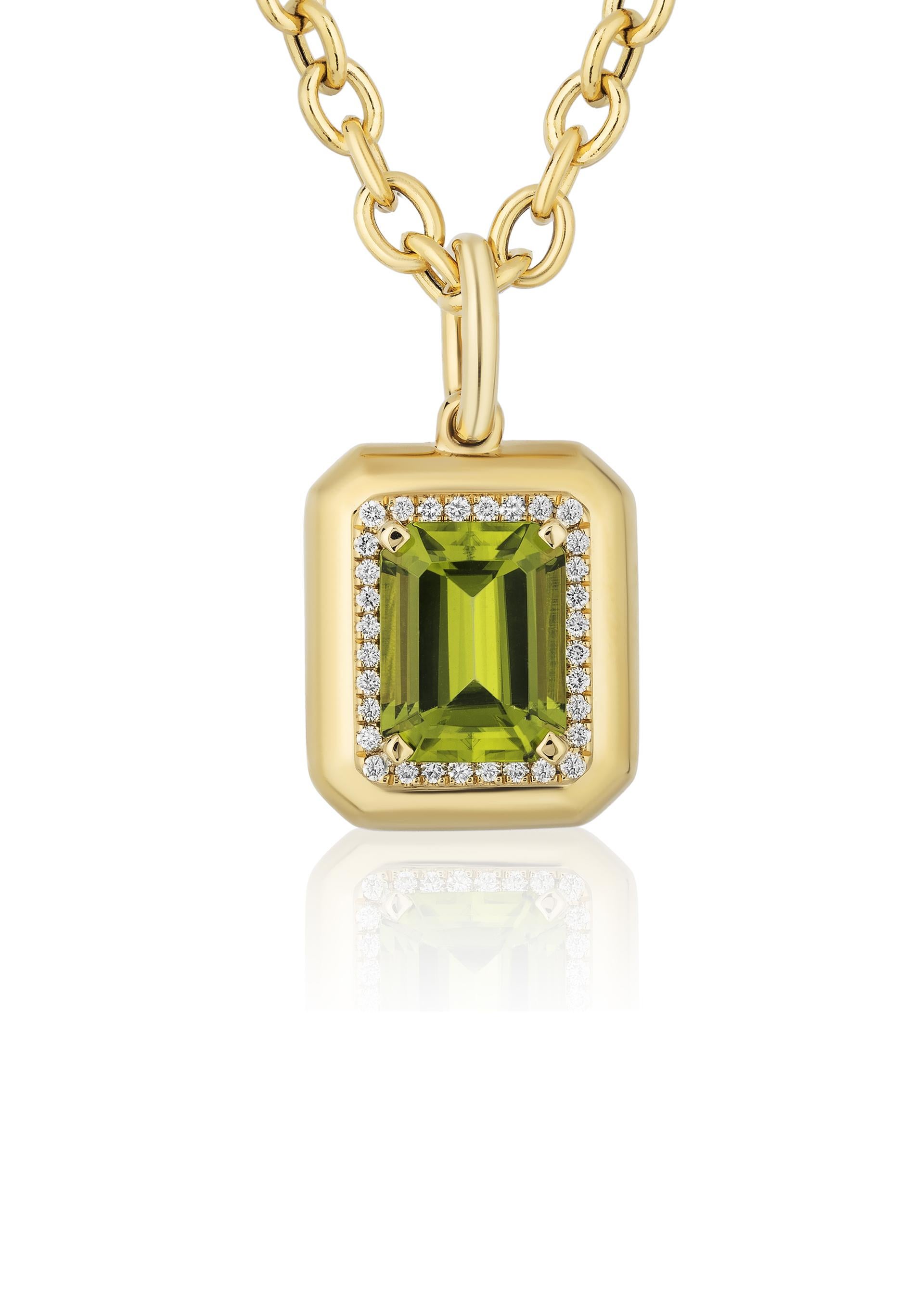 Pendentif en or jaune 18 carats avec péridot taille émeraude et diamant en vente 4