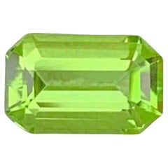 Emerald Cut Peridot Gemstone: Natural August Birthstone, Pakistan (1.02 carats)