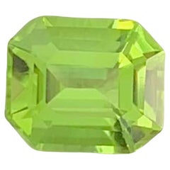 Emerald Cut Peridot Gemstone: Natural August Birthstone, Pakistan (1.02 carats)