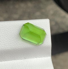 Pierre précieuse péridot taille émeraude : Pierre de naissance du mois d'août, Nature, Pakistan 4.69 CTs