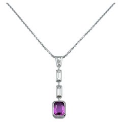 Collar Colgante Gota de Zafiro Rosa Corte Esmeralda y Diamante en Oro Blanco de 18 Kilates