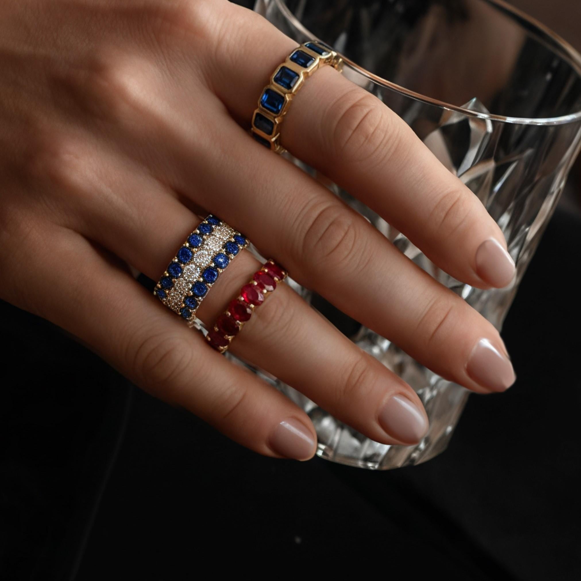 in vendita:  Anello Eternity con zaffiro blu reale taglio smeraldo in oro giallo 14 carati (18 carati su richiesta) 2
