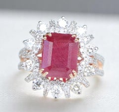 Anello con diamante aureolato in oro massiccio 14k con gemma di rubino taglio smeraldo (certificato)