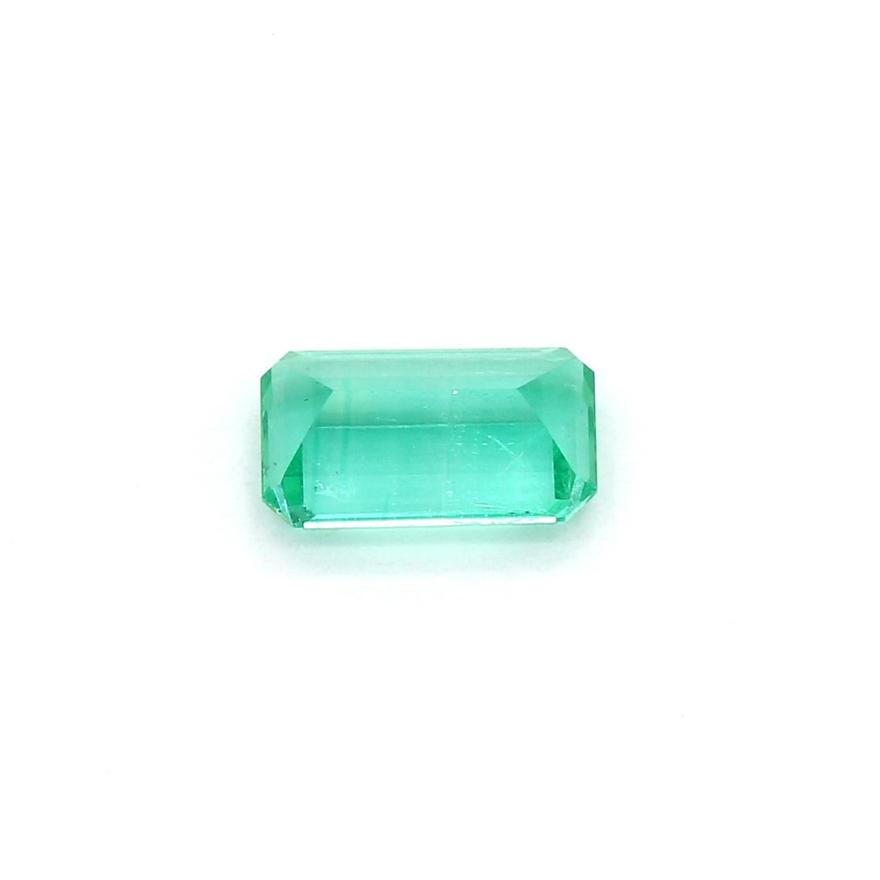 An amazing Russian Emerald which allows jewelers to create a unique piece of wearable art.
This exceptional quality gemstone would make a custom-made jewelry design. Perfect for a Ring or Pendant.

Shape - Octagon
Weight - 1.1 ct
Treatment - Minor