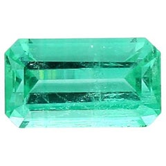Used Emerald Cut Russian Emerald Loose Gemstone 1.1 Carat Weight 