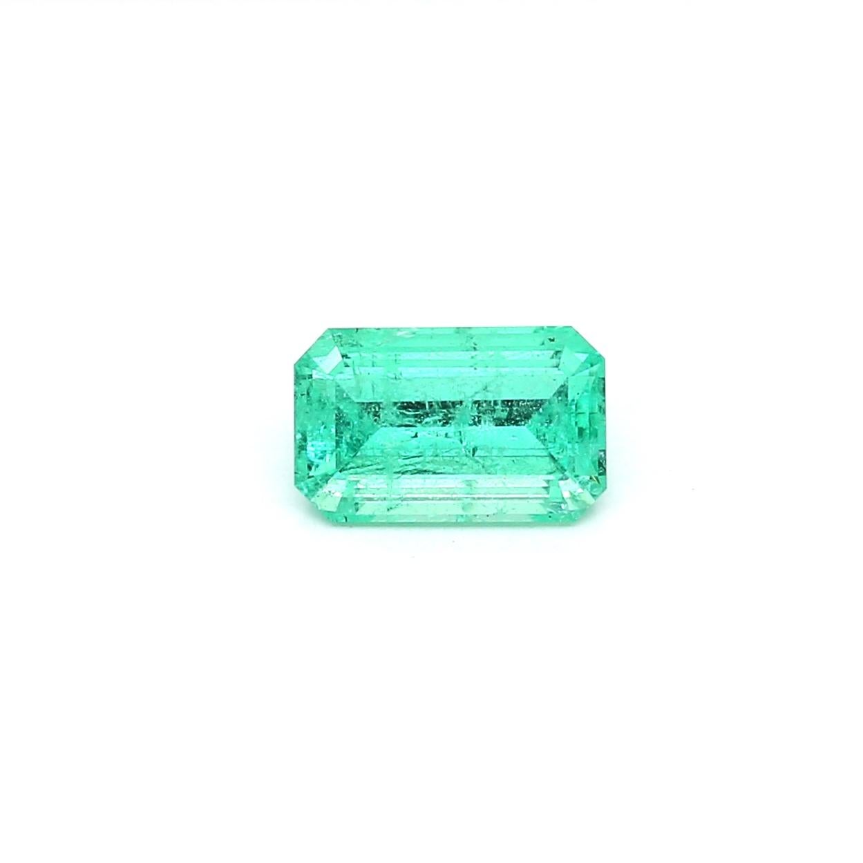 An amazing Russian Emerald which allows jewelers to create a unique piece of wearable art.
This exceptional quality gemstone would make a custom-made jewelry design. Perfect for a Ring or Pendant.

Shape - Octagon
Weight - 1.12 ct
Treatment -