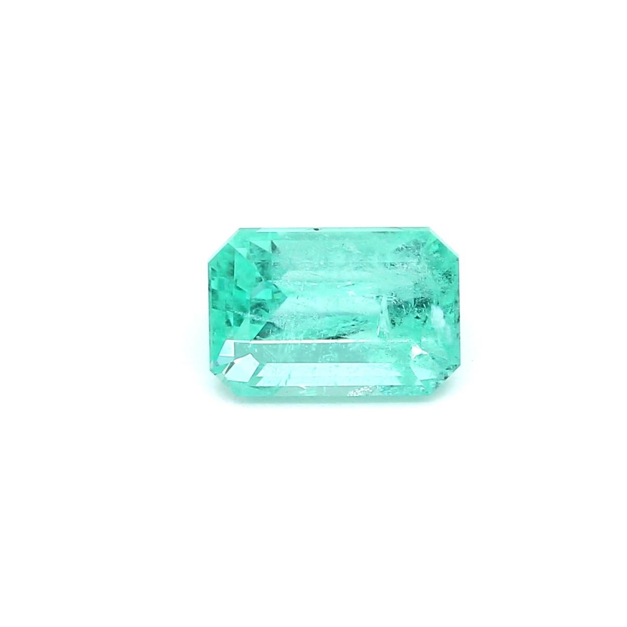 An amazing Russian Emerald which allows jewelers to create a unique piece of wearable art.
This exceptional quality gemstone would make a custom-made jewelry design. Perfect for a Ring or Pendant.

Shape - Octagon
Weight - 2.13 ct
Treatment