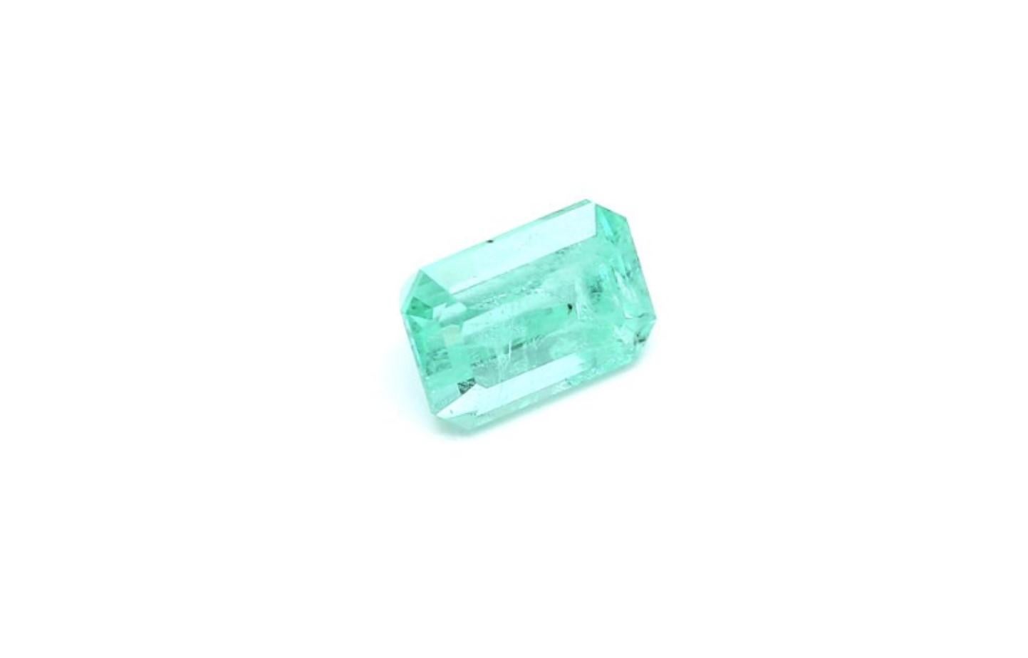 Anello con smeraldo russo tagliato a smeraldo, pietra preziosa sfusa da 2,13 carati In condizioni Nuovo in vendita a Bangkok, TH