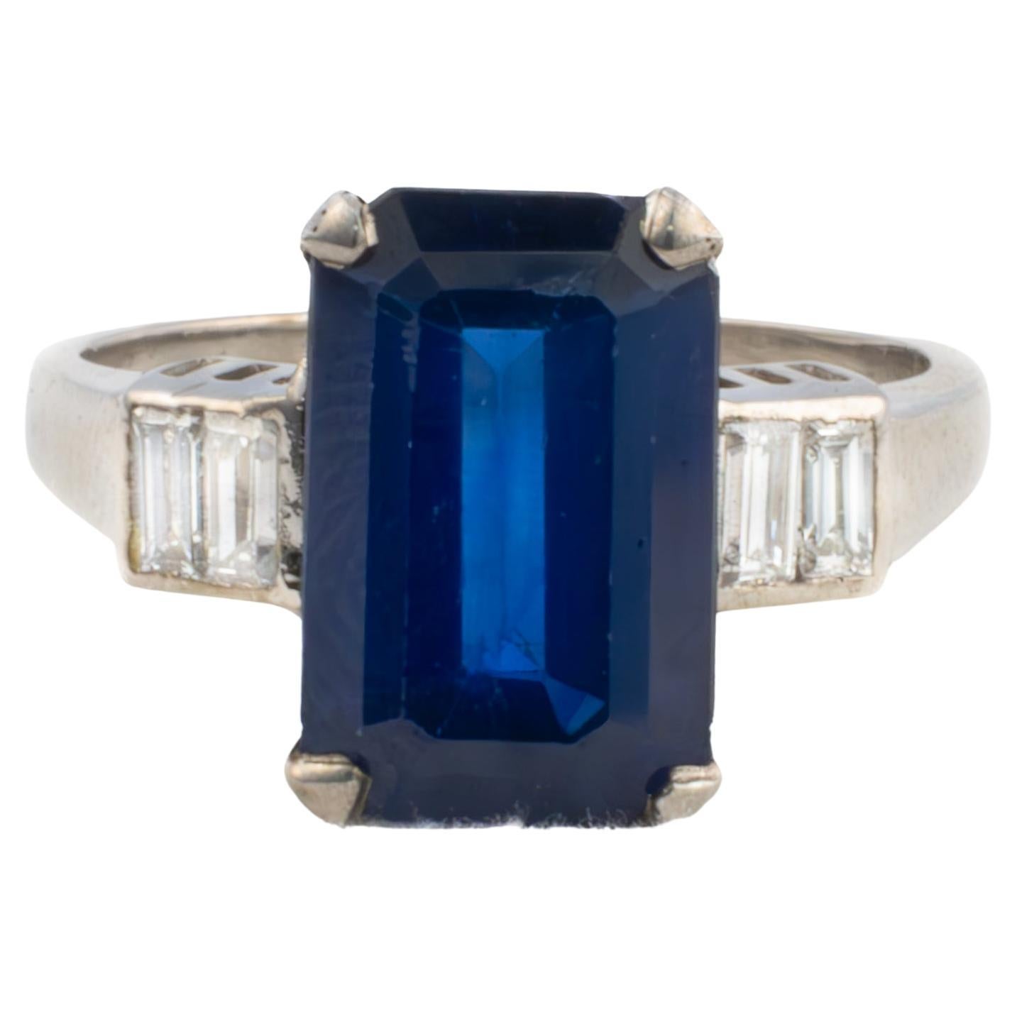 Saphir im Smaragdschliff und Diamant im Baguetteschliff im Angebot