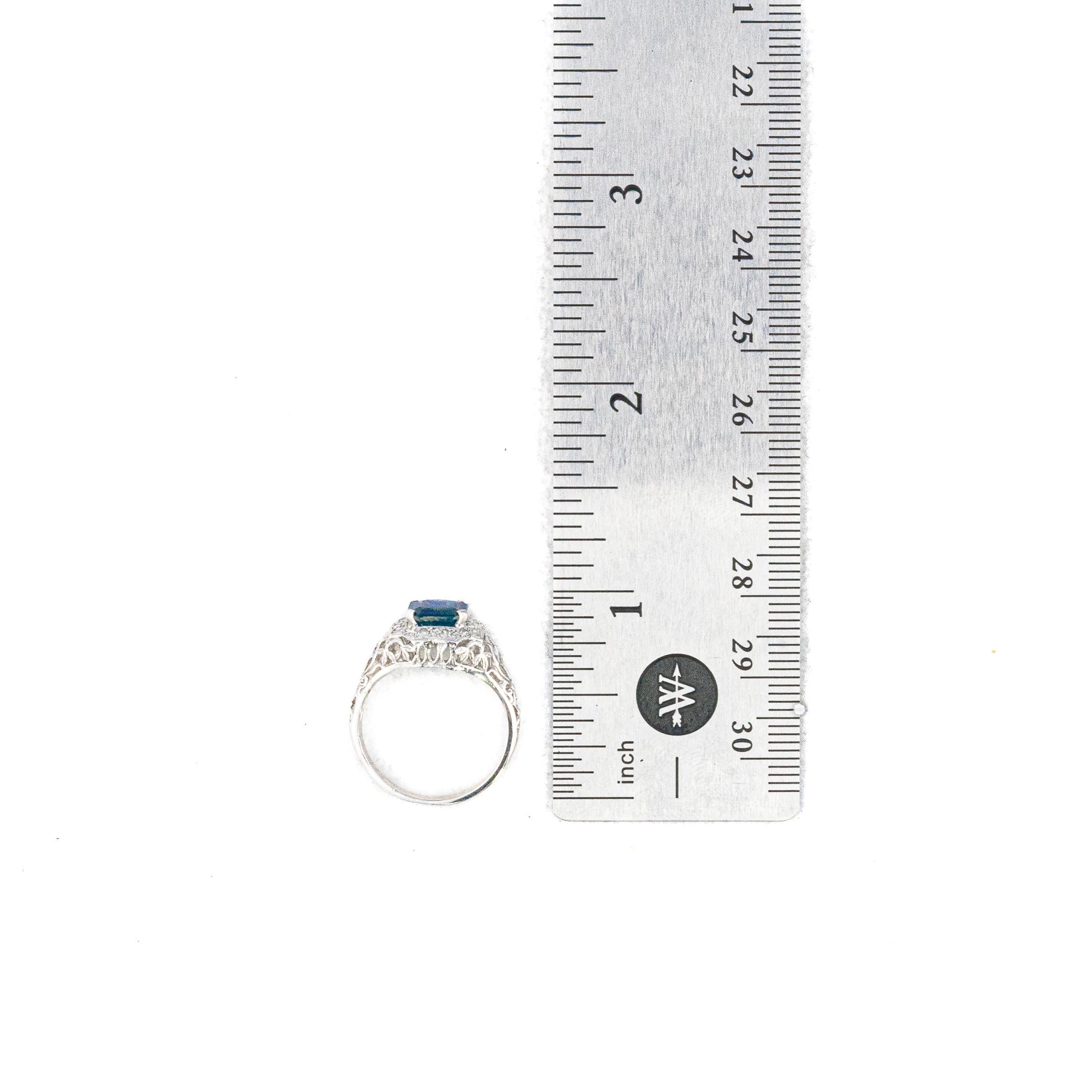 Filigraner Halo-Ring mit Saphir und Diamant im Smaragdschliff Damen im Angebot