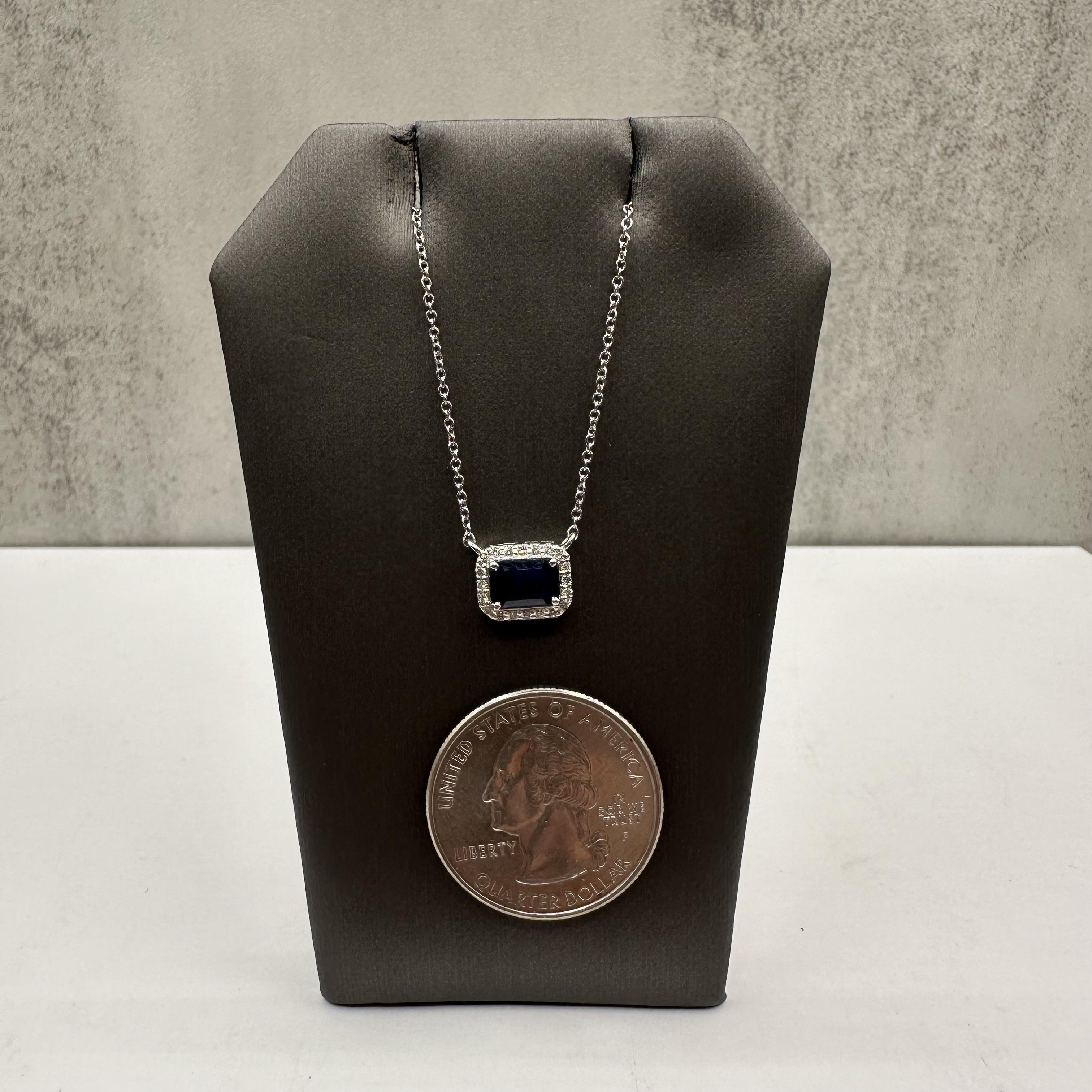Collana con zaffiri e diamanti taglio smeraldo in oro bianco 14 carati - 6,8x4,7 mm Sapp. In condizioni Nuovo in vendita a West Hempstead, NY