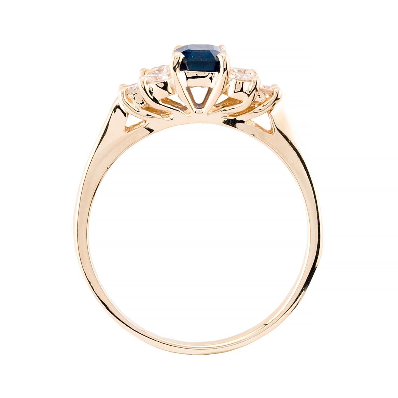 Bague de fiançailles alternative en or jaune 14K avec saphir et diamant taille émeraude Pour femmes en vente