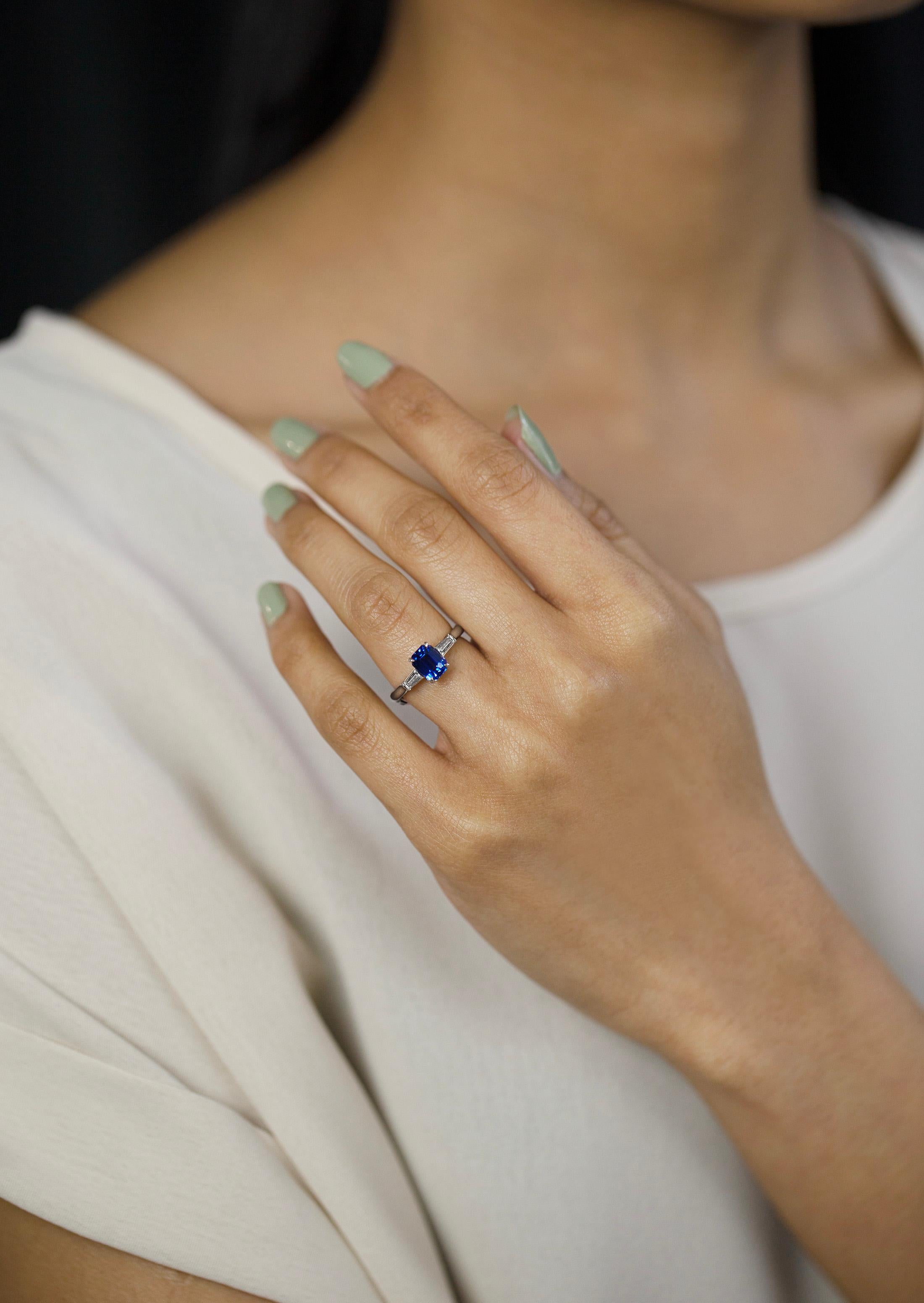 Roman Malakov 1.78 Carats Blue Sapphire & Diamond Three-Stone Engagement Ring In New Condition For Sale In New York, NY