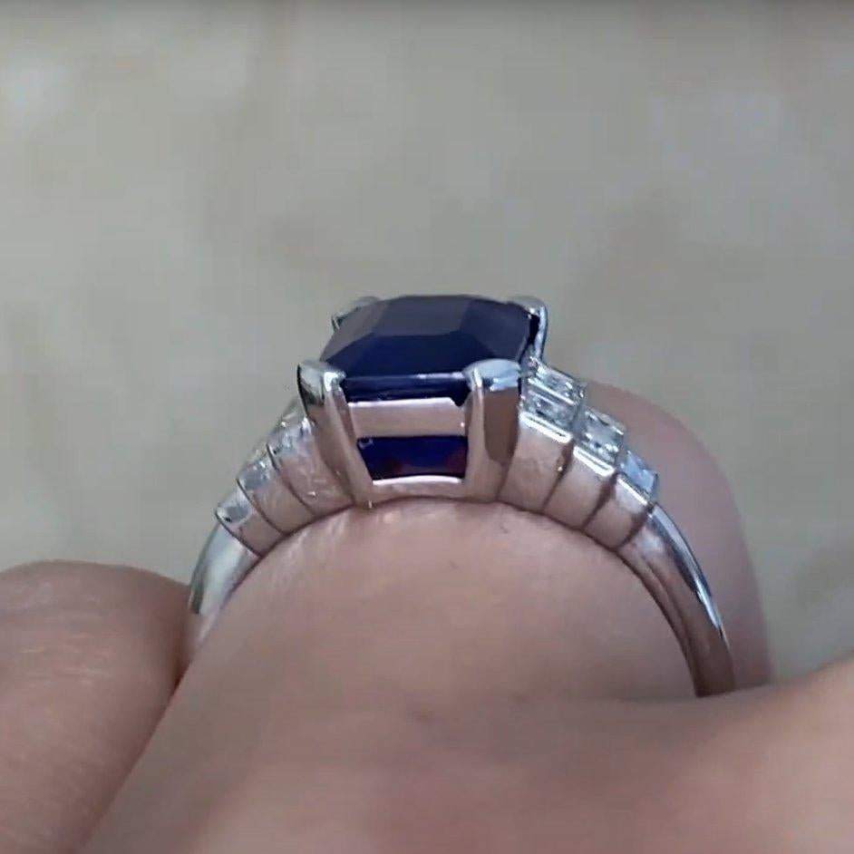 Bague Est-Ouest avec saphir taille émeraude (environ 2,5 carats), platine Pour femmes en vente