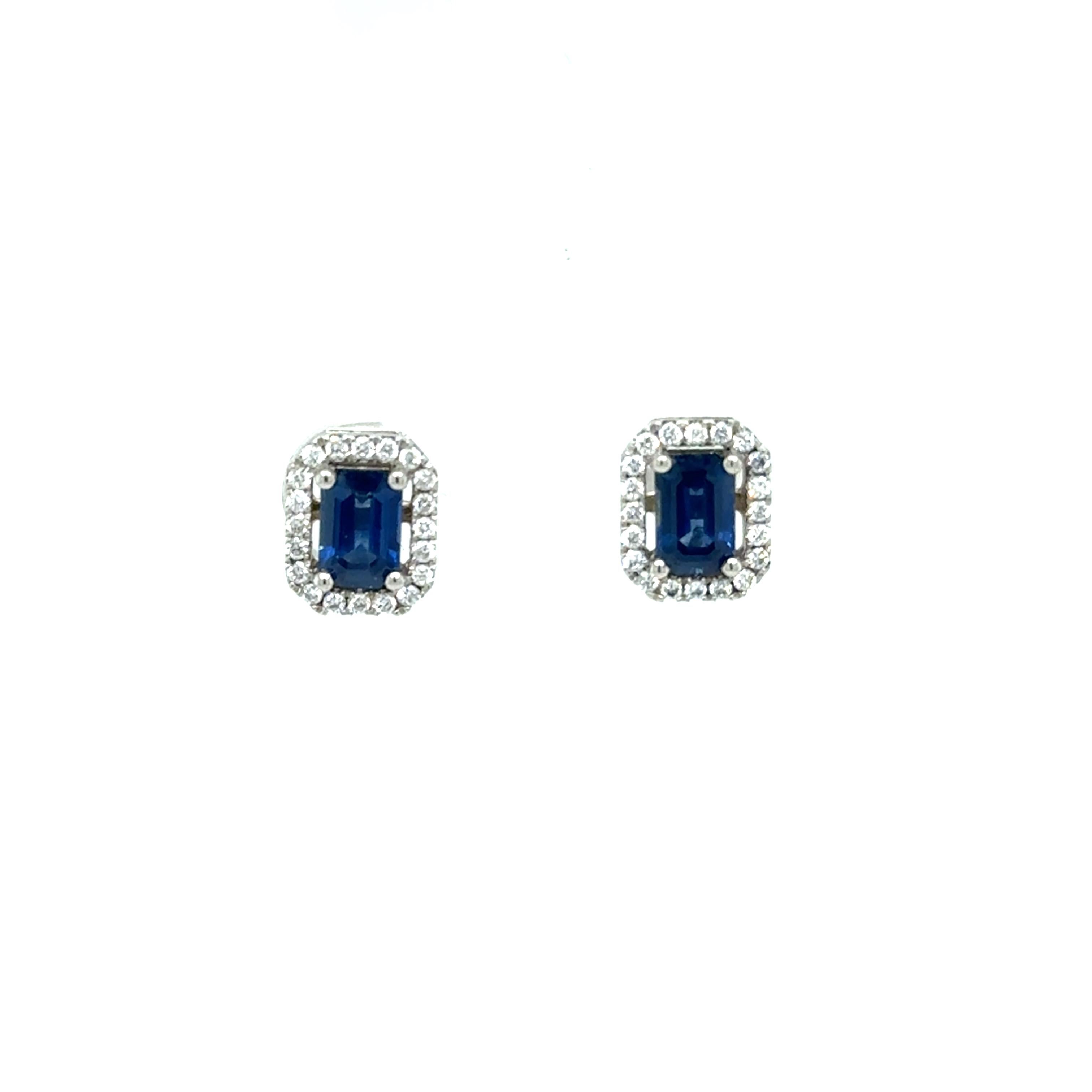 Ohrringe mit 1,37 Karat Saphiren im Smaragdschliff und 0,33 Karat Diamanten, umgeben von Diamanten (Rundschliff) im Angebot