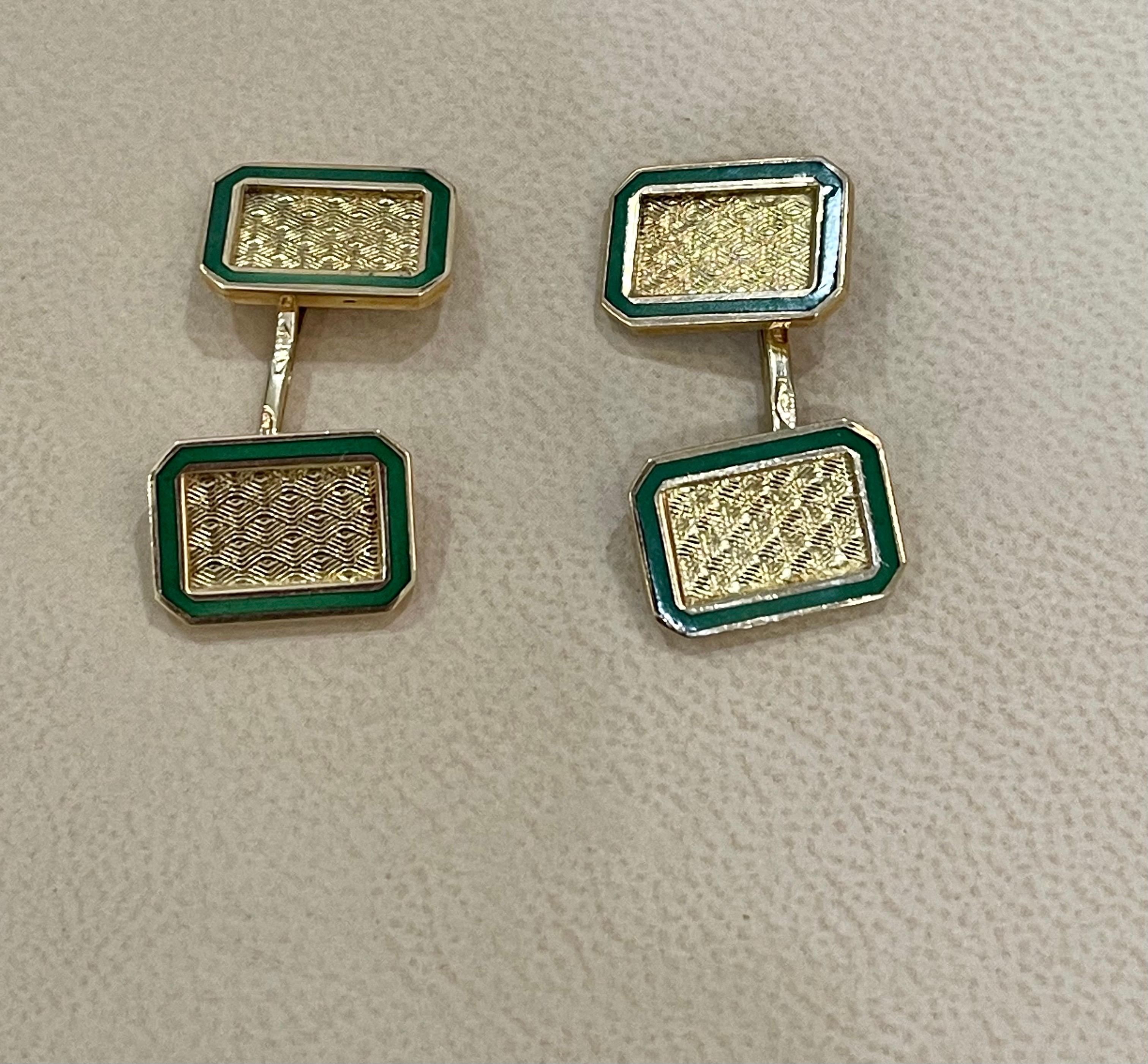 Emerald Cut Shape Green Enamel Cufflinks in 18 Karat Yellow Gold 13 Gm, Men's In Excellent Condition For Sale In New York, NY