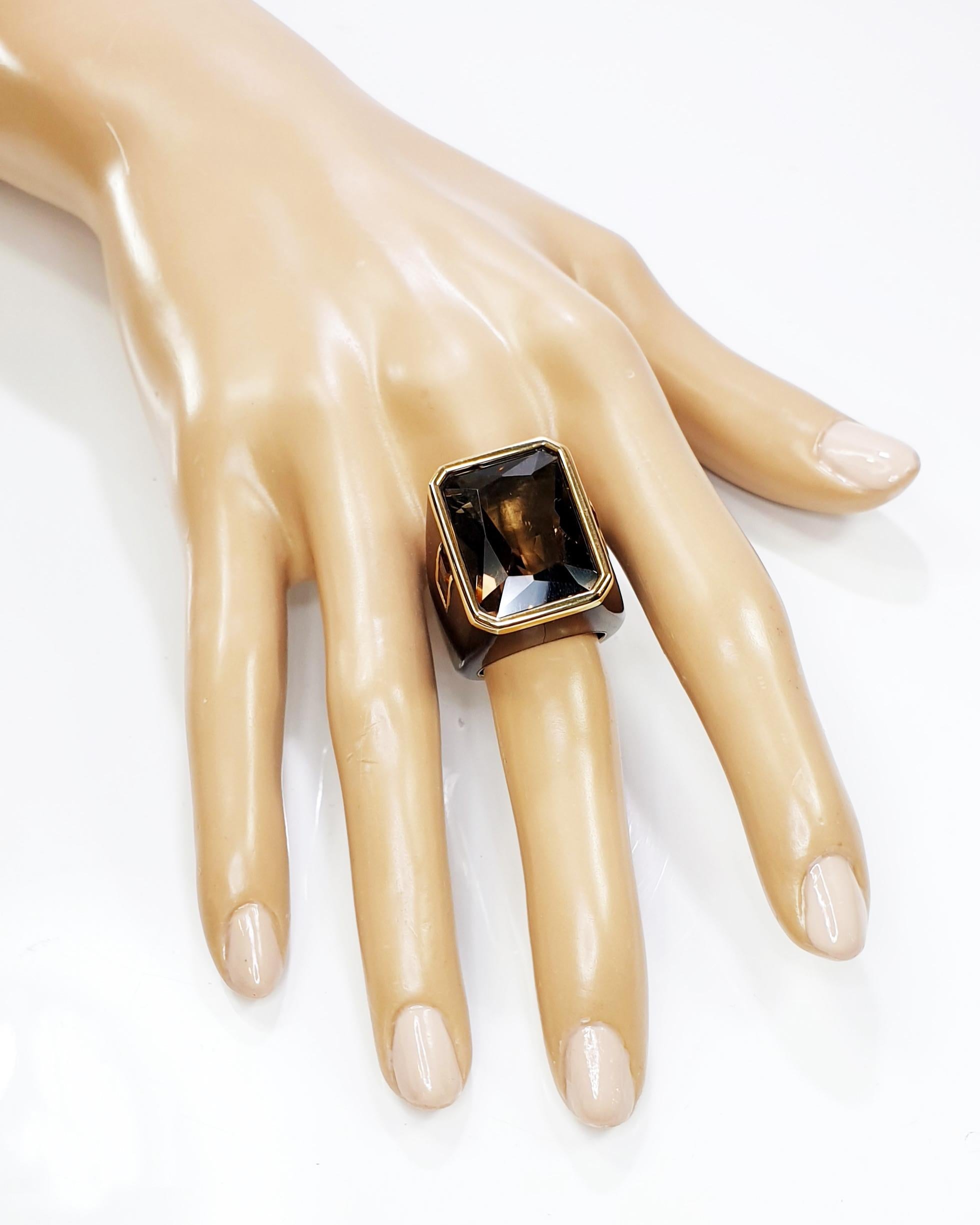 Emerald Cut 17.5ct Smoked Quartz 18k Gold in African Ebony Ring In New Condition In Bilbao, ES