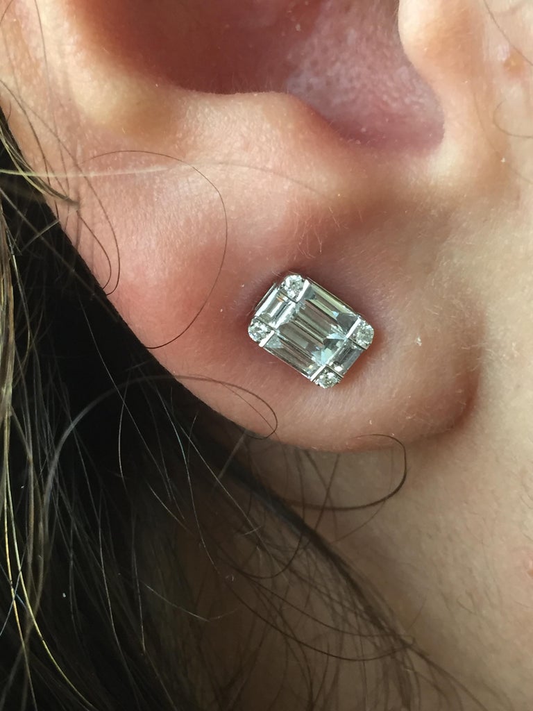 2 carat 2024 emerald stud earrings