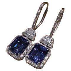 Pendientes de gota de tanzanita y diamantes talla esmeralda en oro blanco de 18k