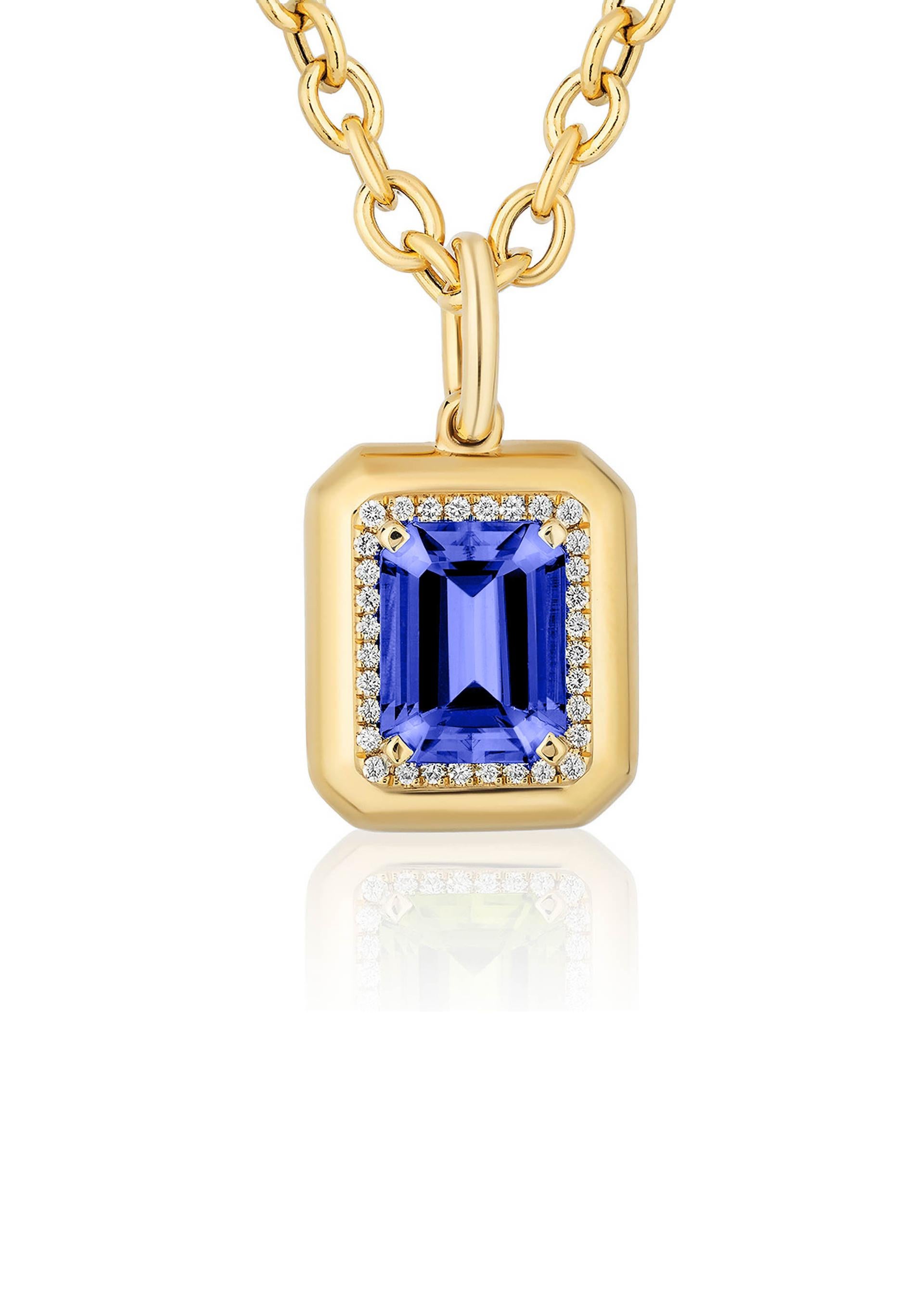 Pendentif en or jaune 18 carats Tanzanite taille émeraude et diamant en vente 1