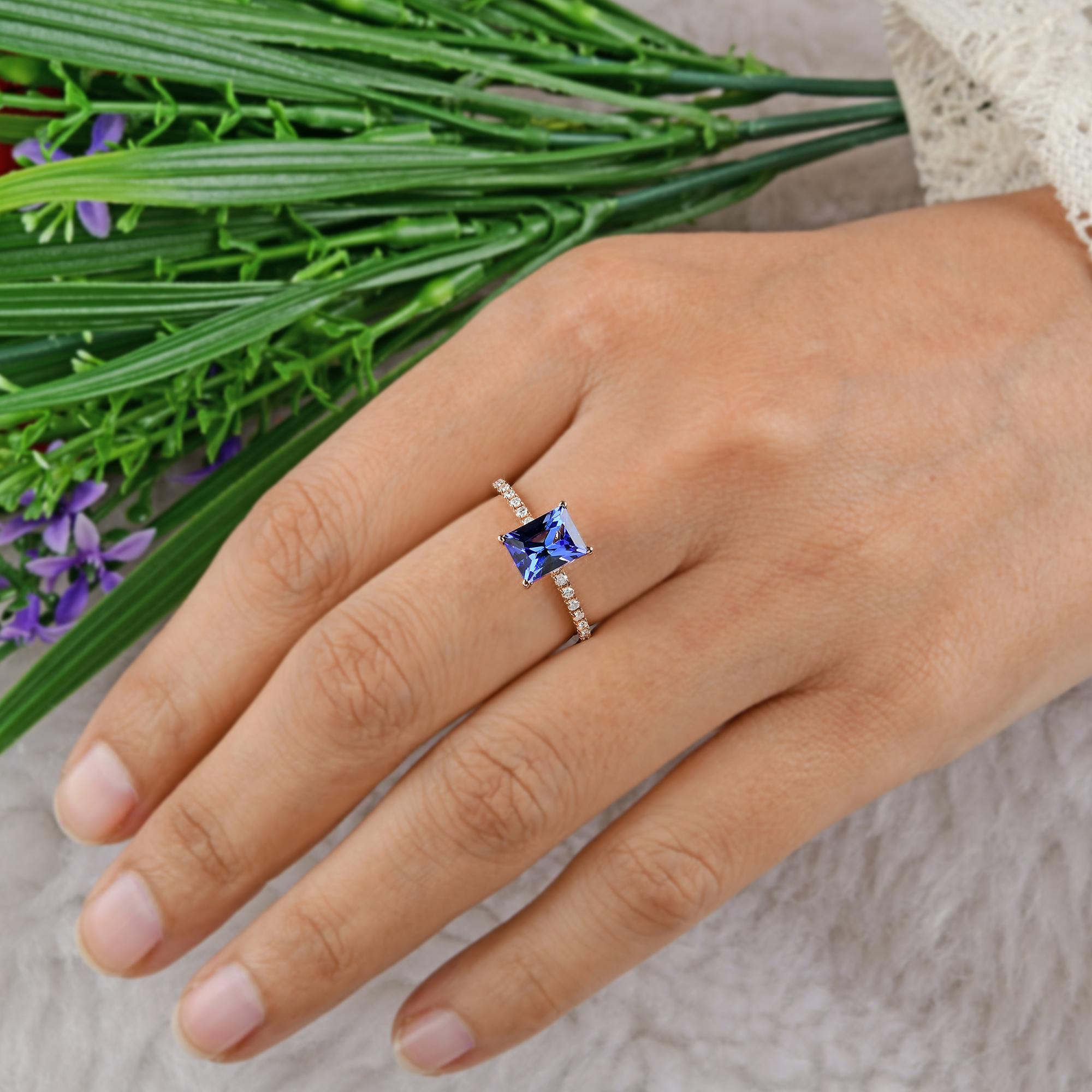 Women's Emerald Cut Tanzanite Gemstone Ring Diamond 18 Karat Rose Gold Handmade Jewelry For Sale