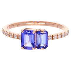Bague en or rose 18 carats avec tanzanite taille émeraude sertie de diamants pavés