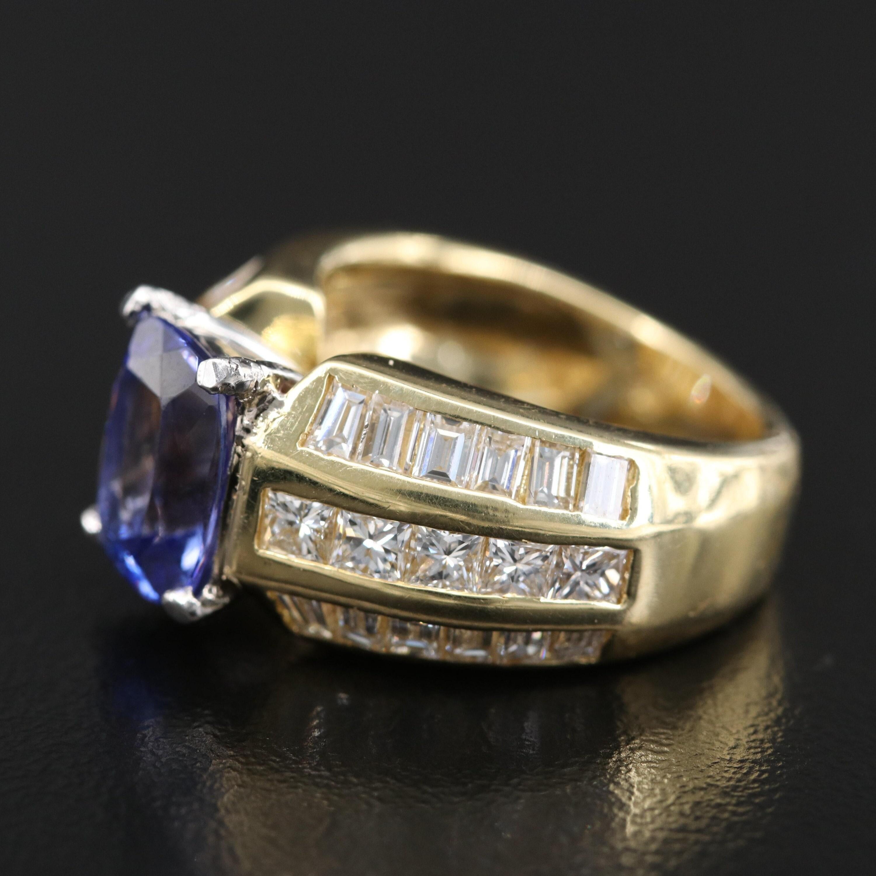 Im Angebot: Verlobungsring aus 18 Karat Gold mit Tansanit im Smaragdschliff und Diamanten () 3