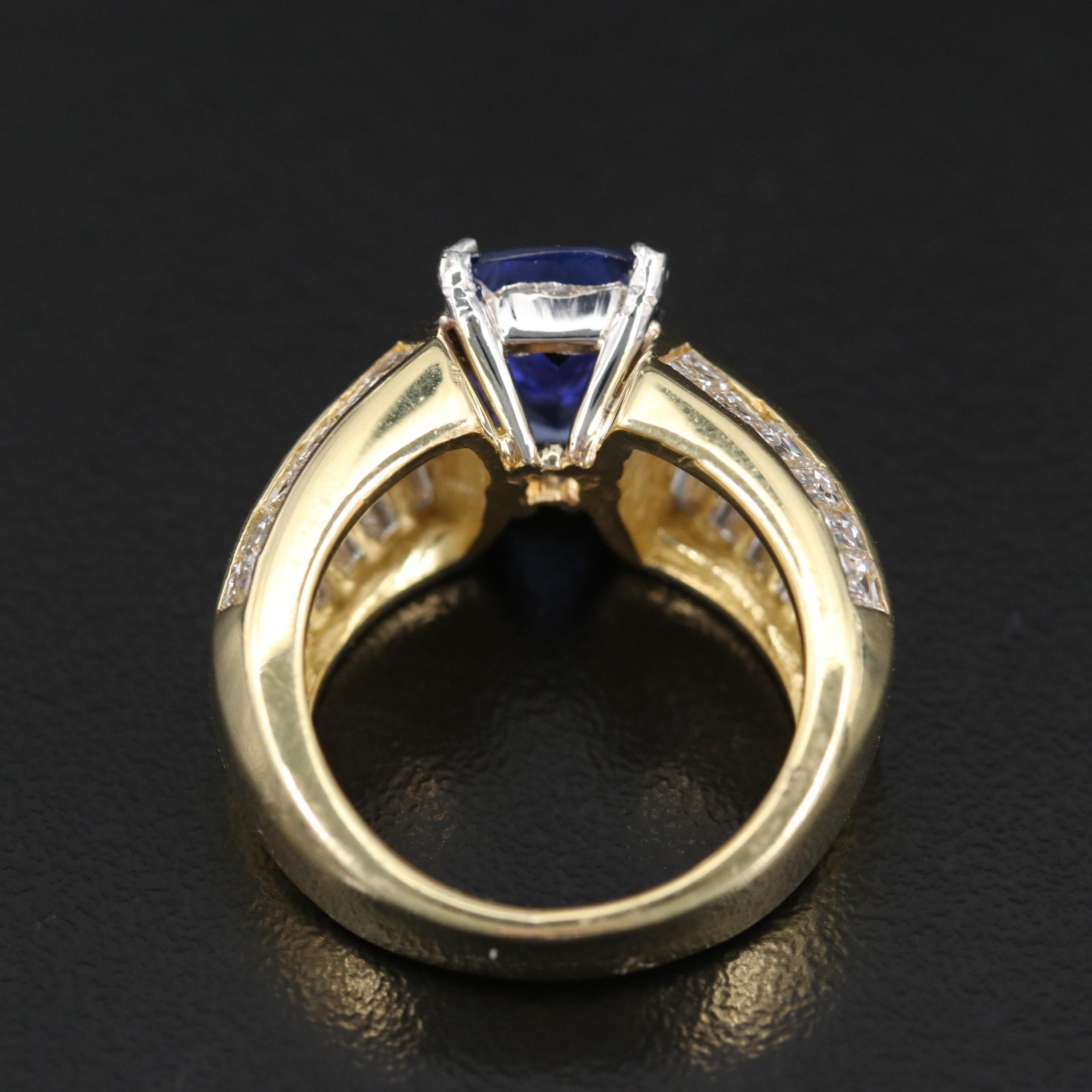 Im Angebot: Verlobungsring aus 18 Karat Gold mit Tansanit im Smaragdschliff und Diamanten () 5