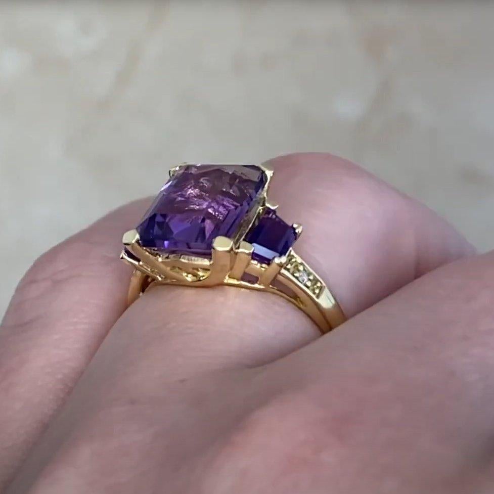 Emerald Cut Three Stone Amethyst Ring (Approx. 3.40-Carats), 18K Yellow Gold In Excellent Condition For Sale In New York, NY