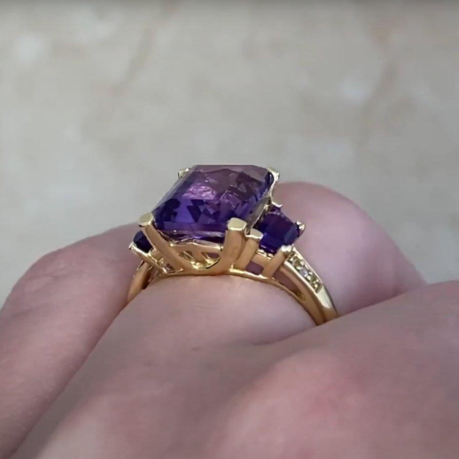 Amethystring mit drei Steinen im Smaragdschliff ( ca. 3,40 Karat), 18 Karat Gelbgold Damen im Angebot