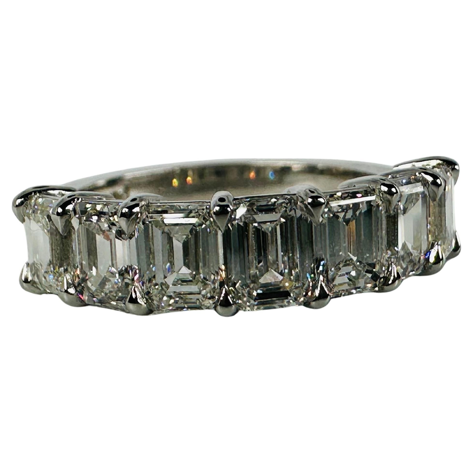Stunning wedding band that would match so many engagement rings. 
Made in solid platinum with meticulous tiger claws setting style, the ring was custom made to perfection. Size is 6 and can be re-sized to any other size.

WHAT YOU GET AT STAMPAR
