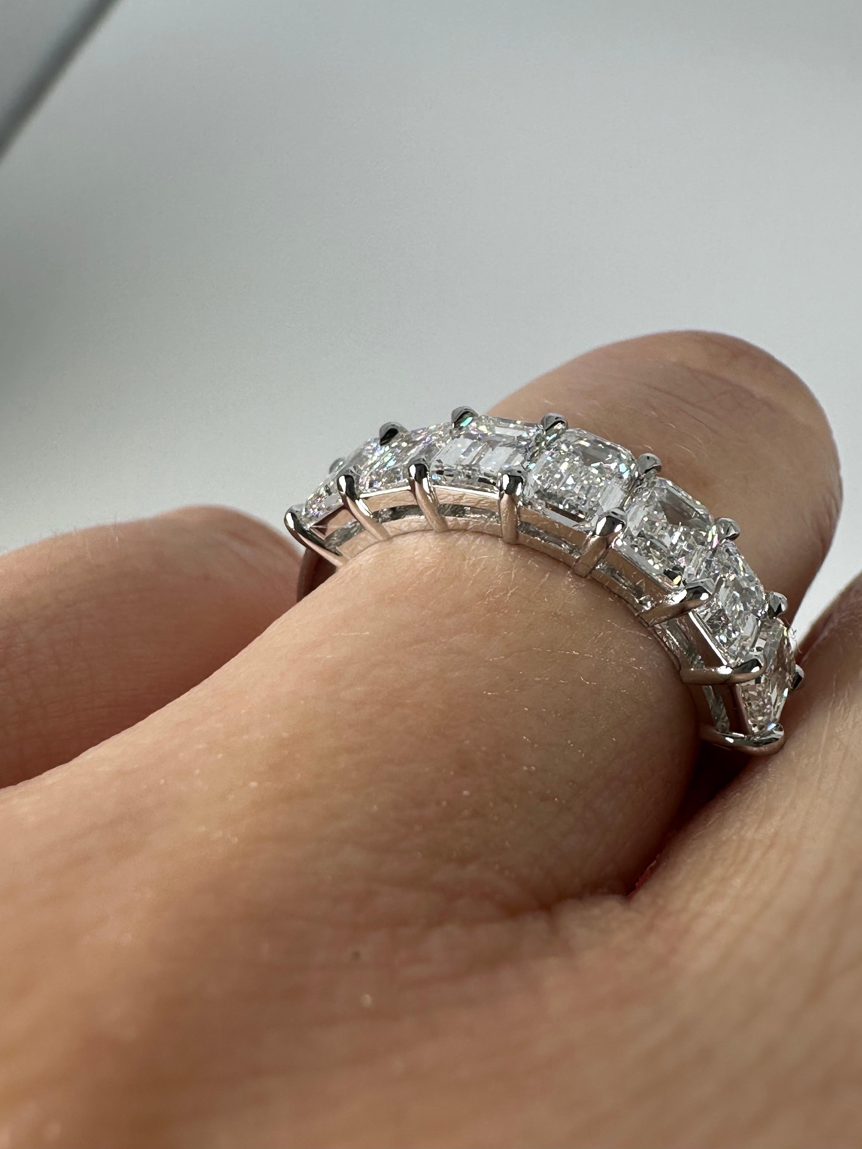 Emerald cut wedding band in platinum VS diamonds F color For Sale 1