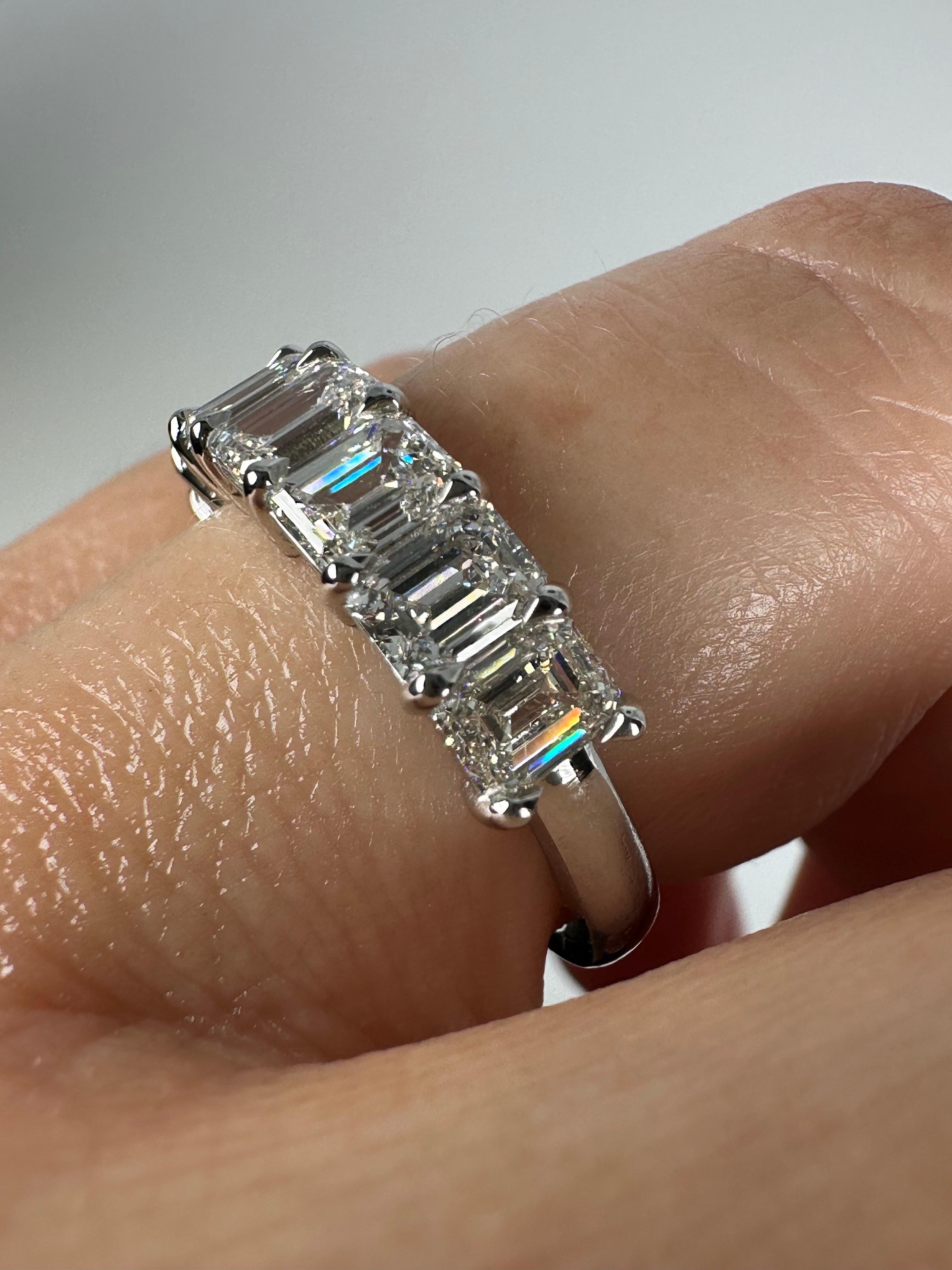 Emerald cut wedding band in platinum VS diamonds F color For Sale 2