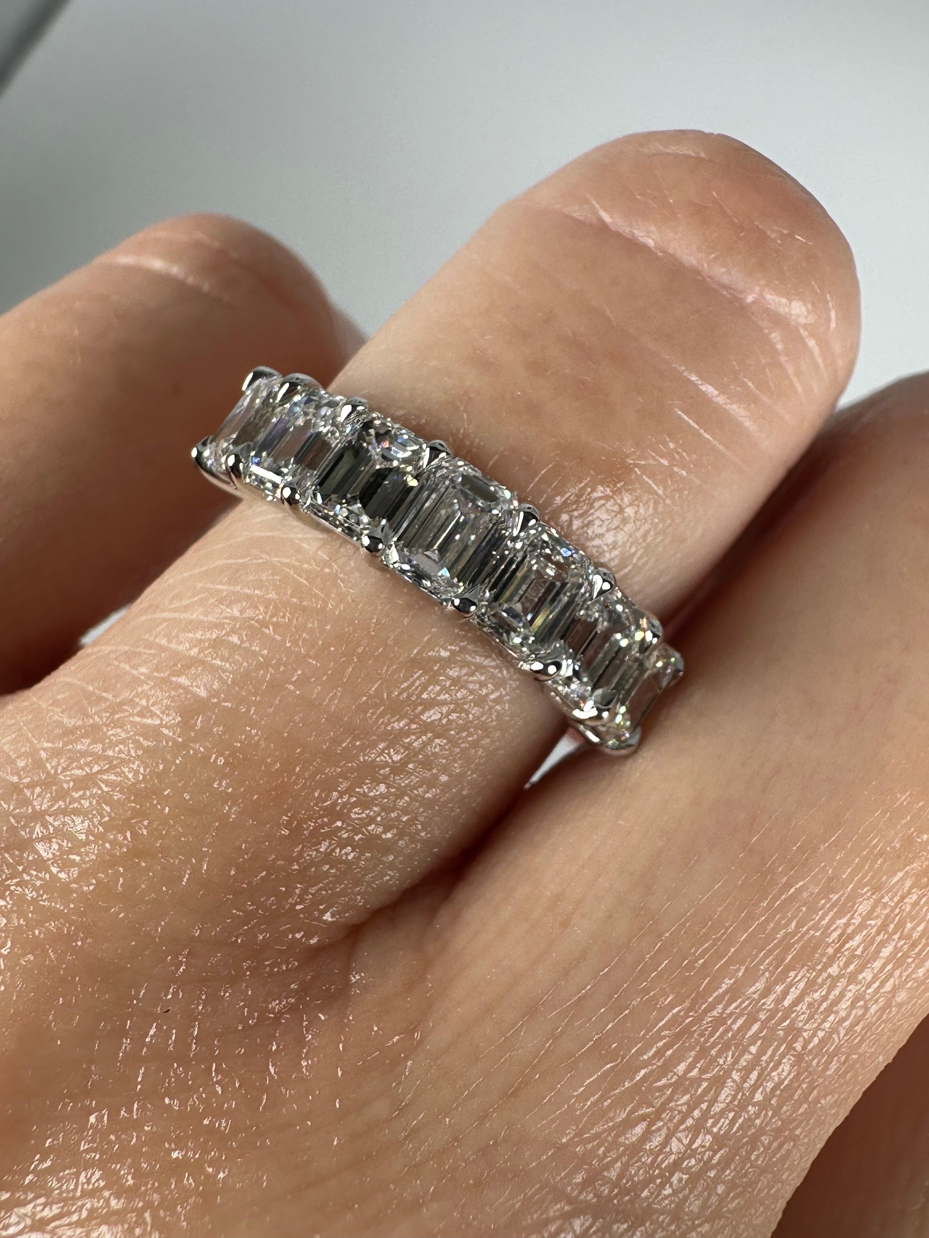 Emerald cut wedding band in platinum VS diamonds F color For Sale 3